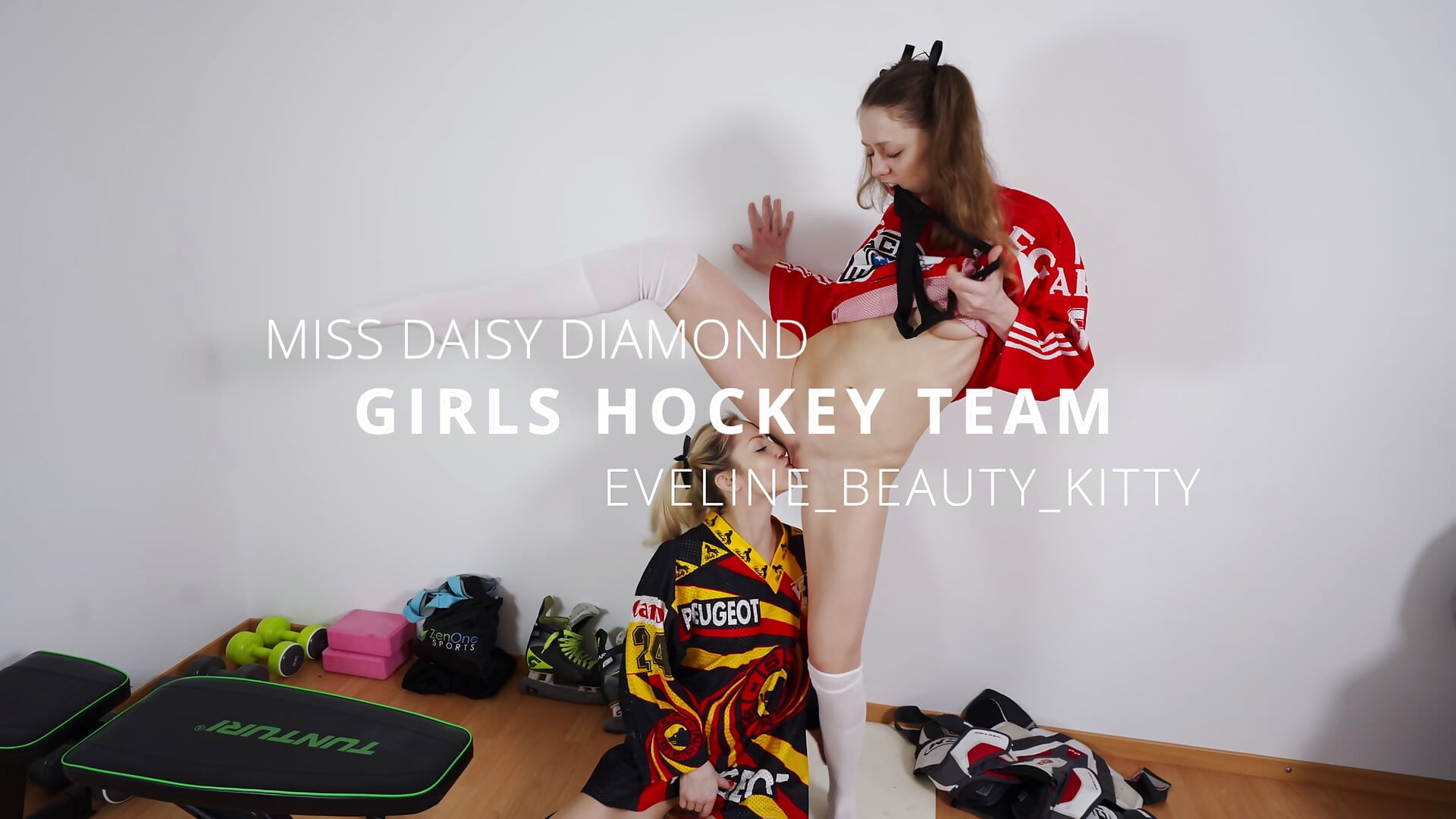 Trailer: Horny Hockey Team Girls Gone Wild－カメラキャストのEveline_Beauty_Kittyの動画