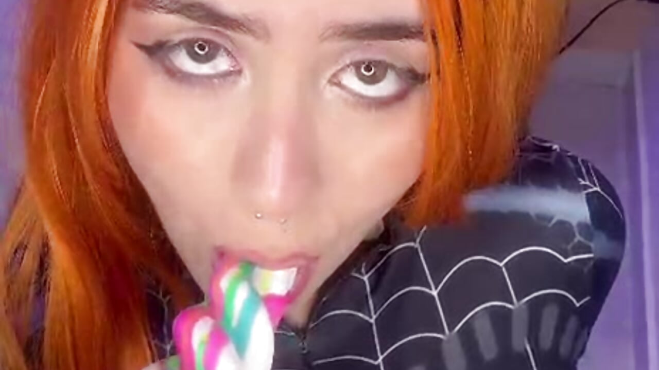 Venom took control of me 🕷🕸 – video od webkamerové modelky LiLLiAnderson