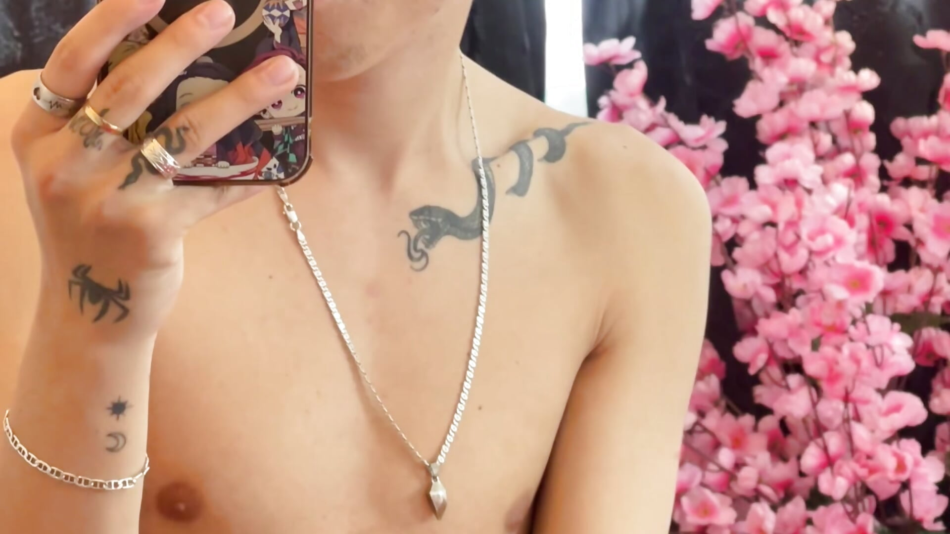 Axel__Evans adlı kamer modelinin viral videoları:  857