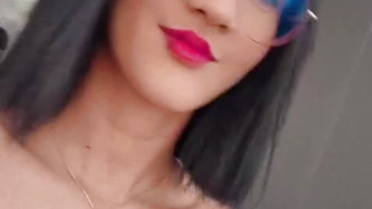 Ven y hagamos que sea un día especial ❤️ - video by daphne_courtis cam model