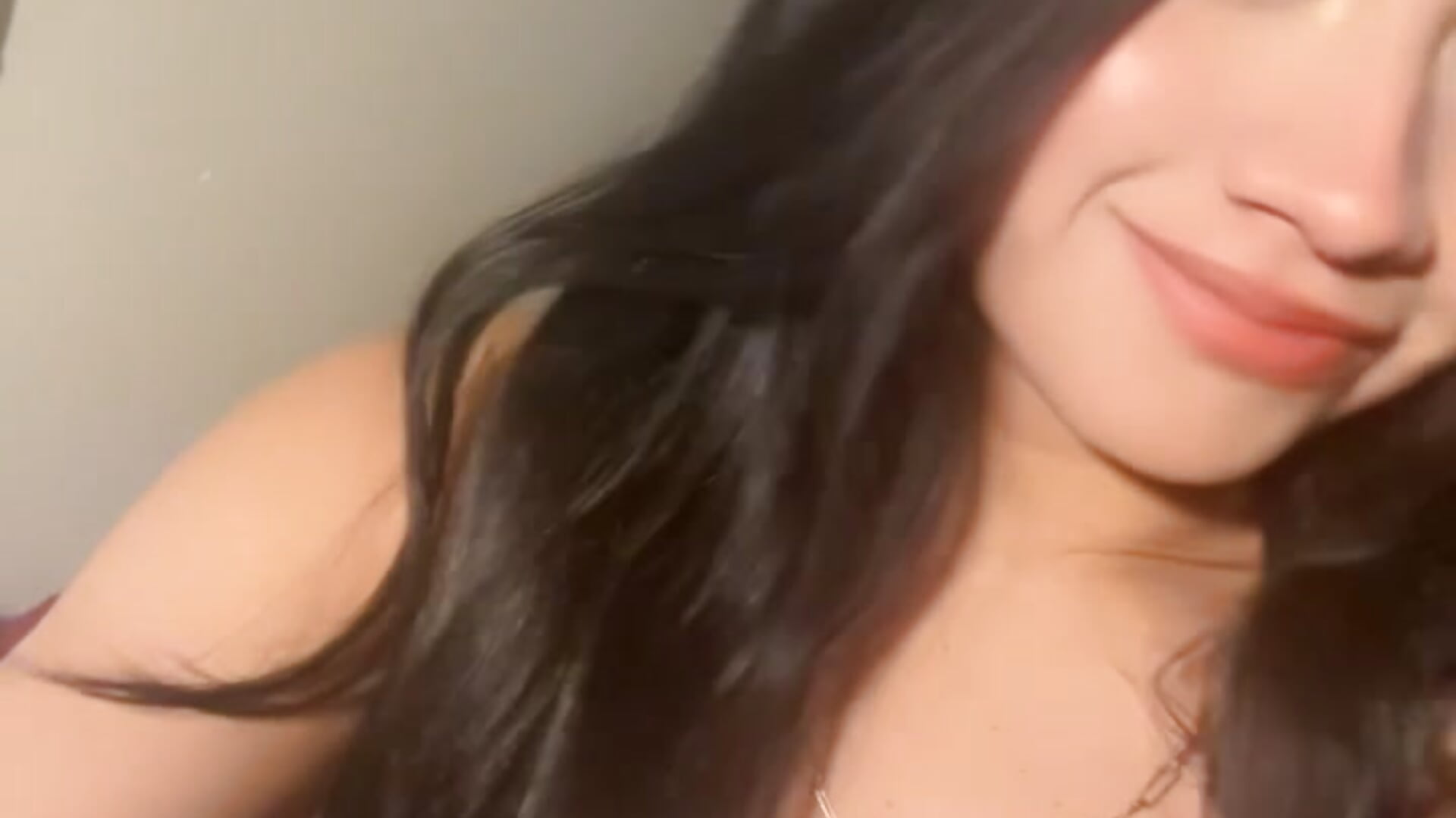 I was feeling pretty today… so I hit record😗💕 - video by Moremreed_latina cam model