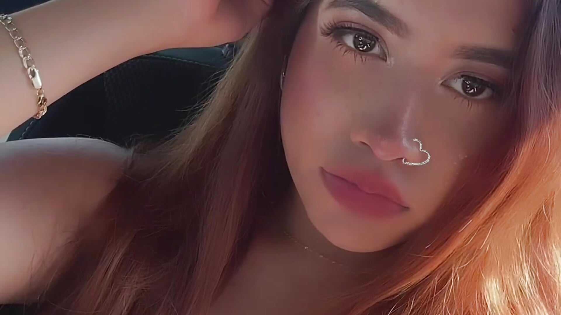 Thick lips, want a kiss?💋🫦💖 - video by Moremreed_latina cam model