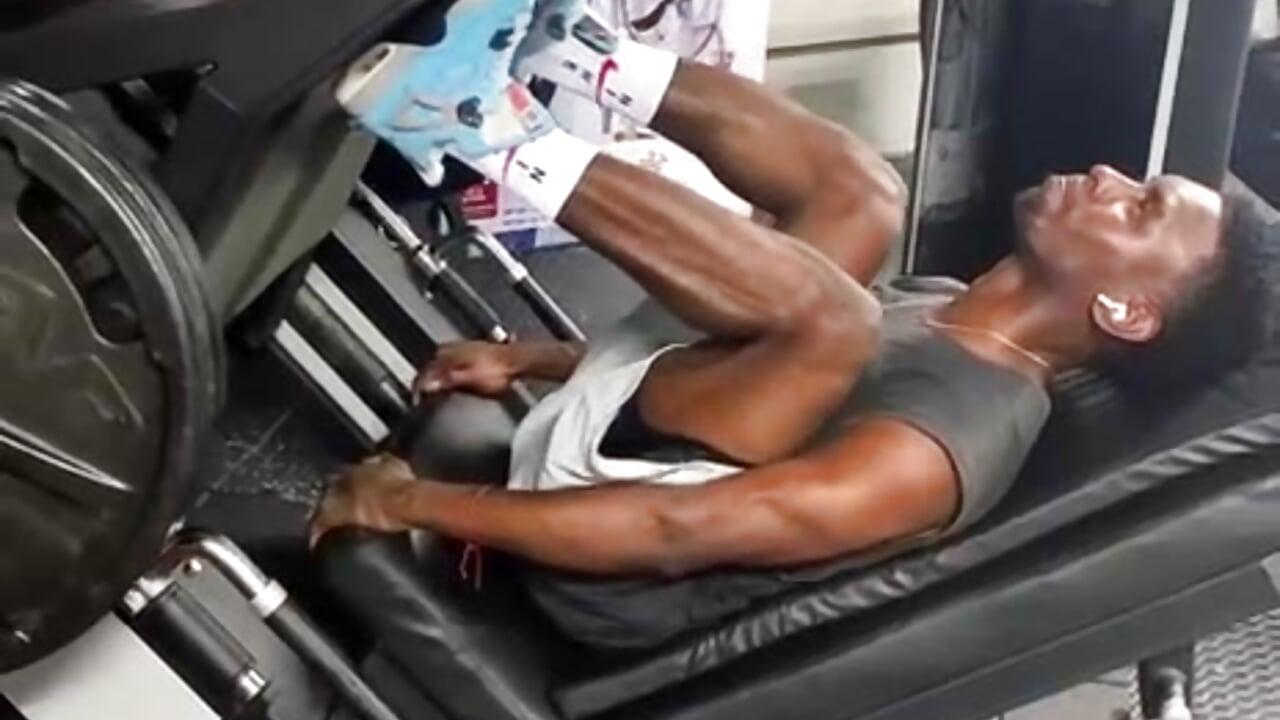 exercising – video af pipedark_ cam-model