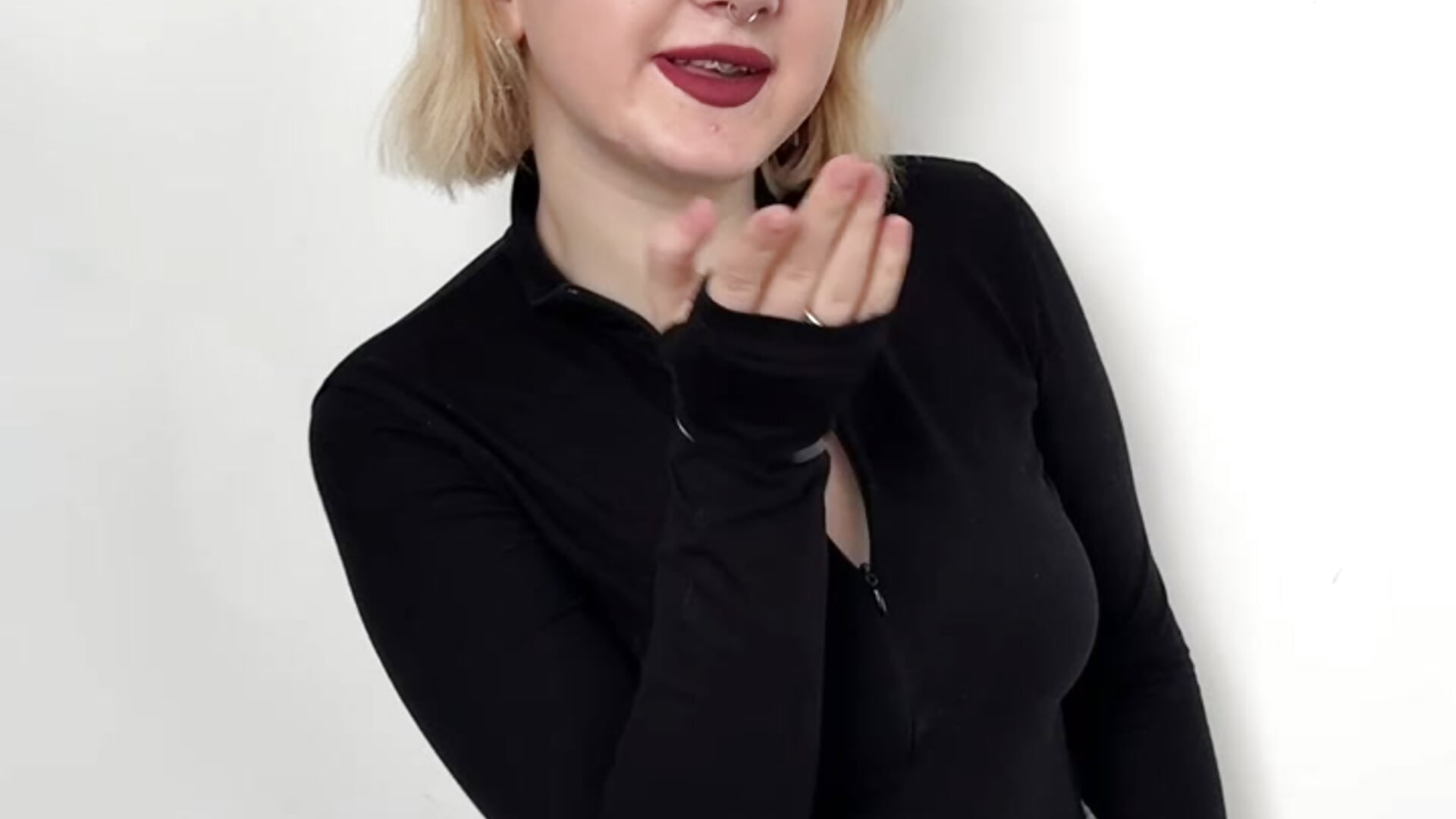 kiss  for you - video by QueenieBerner cam model