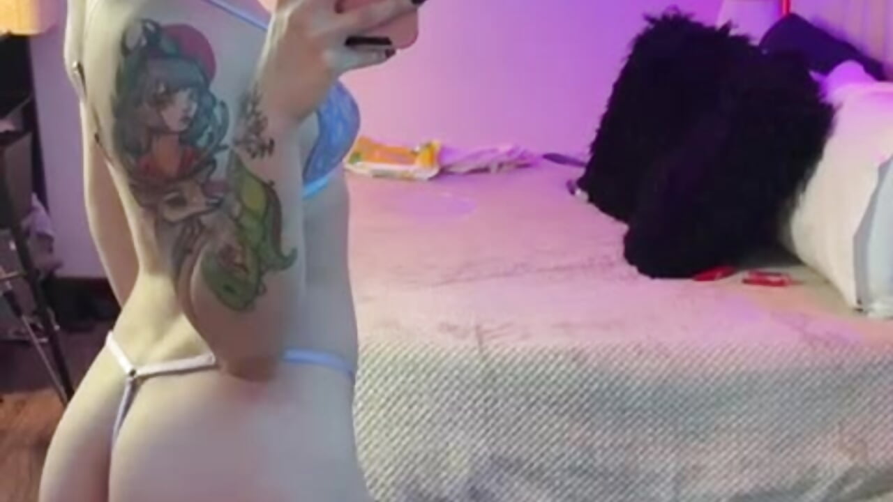 Bare skin, hard nipples, - Video von Mia_Monroee Cam-Model