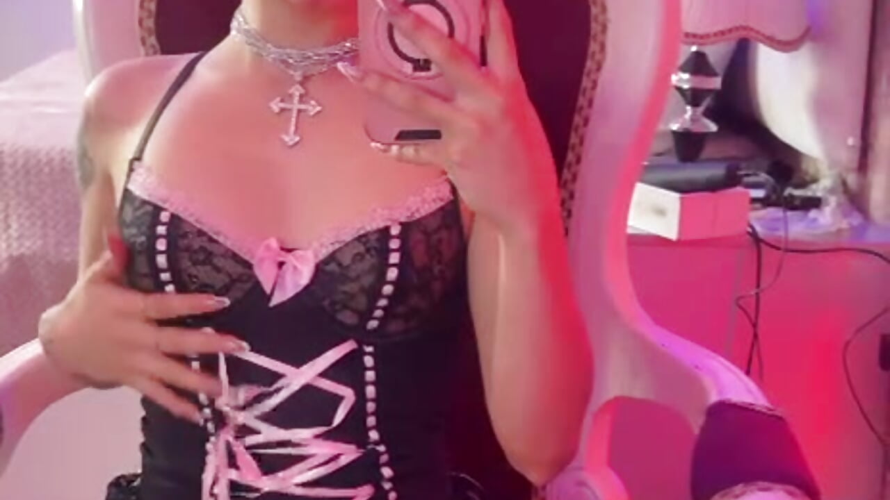You won’t be able to watch it just once… warned you - video by Mia_Monroee cam model