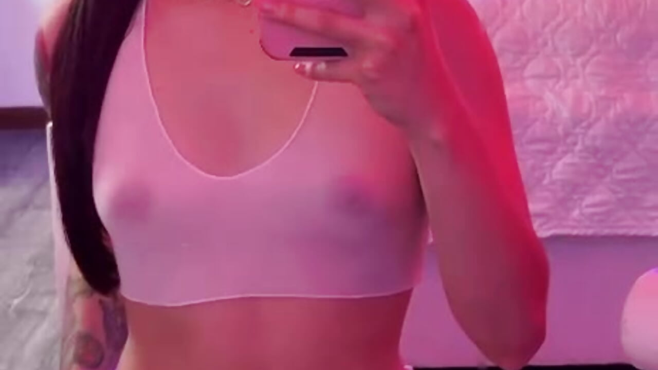 Soft curves, dangerous intentions. - video Mia_Monroee kameramallilta