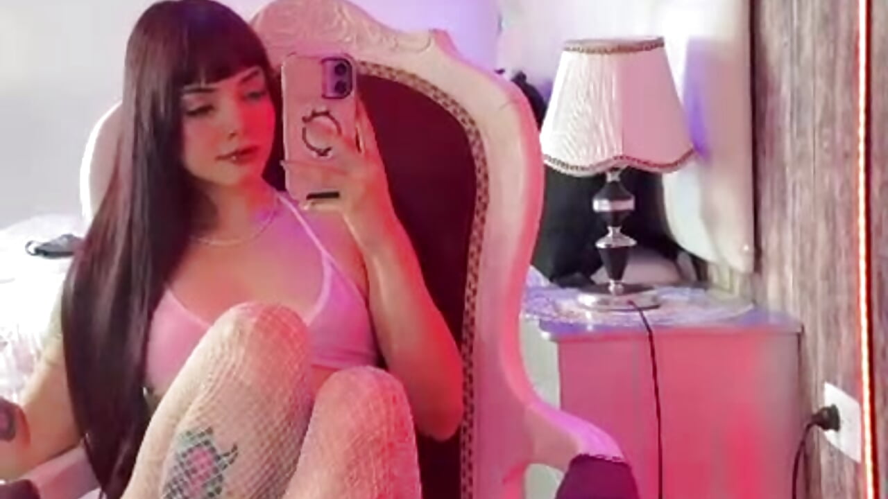 Every move has a purpose… can you feel it? - vídeo de la modelo de cam Mia_Monroee