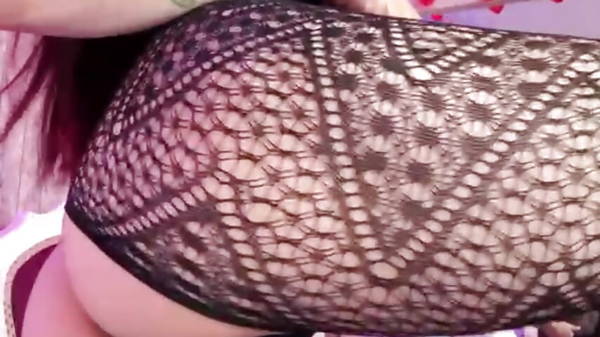 You won’t be able to stop watching me… dare to see more? - video di Mia_Monroee modella di cam