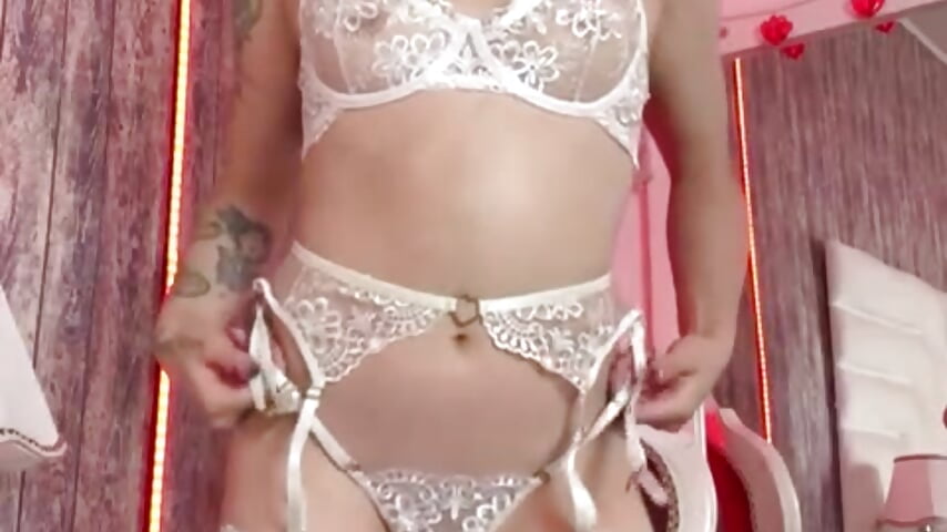 Watch me move… or better, watch me - video av Mia_Monroee cam model