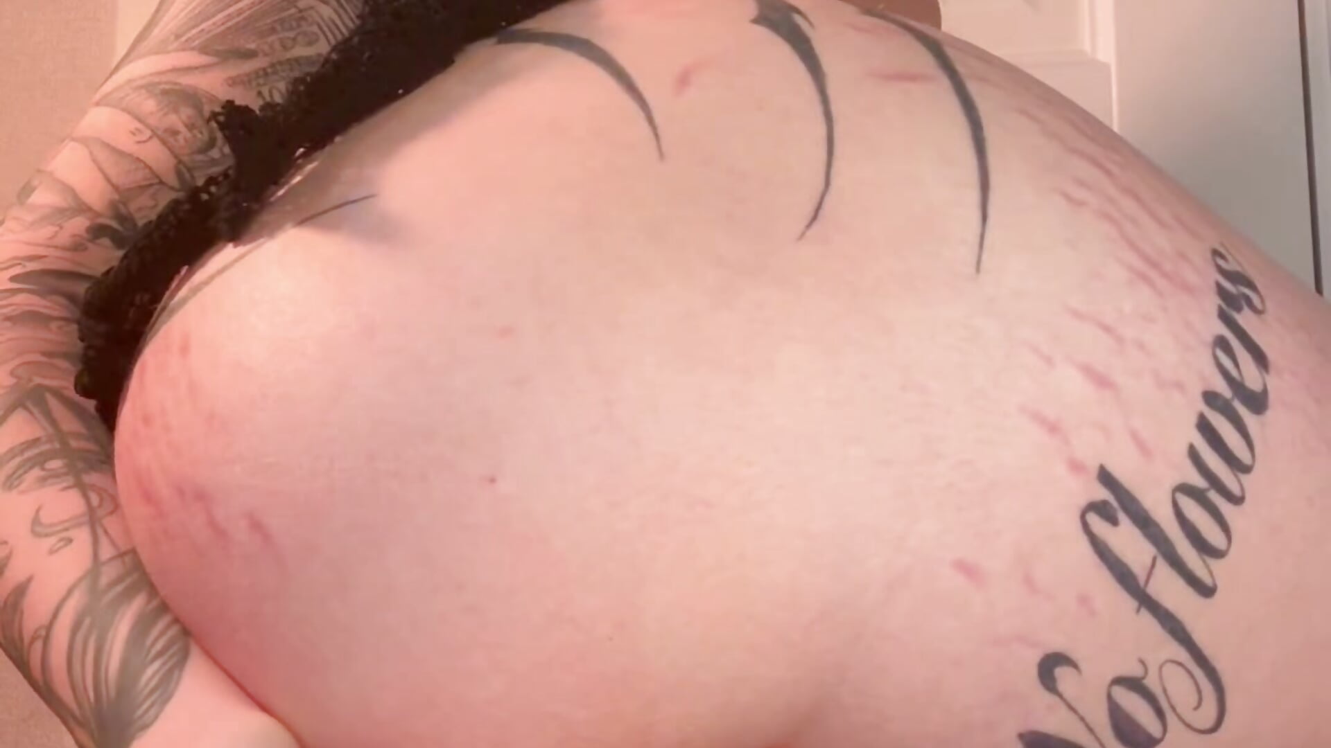 IM FUCKING MY ASS  WITH A DILDO