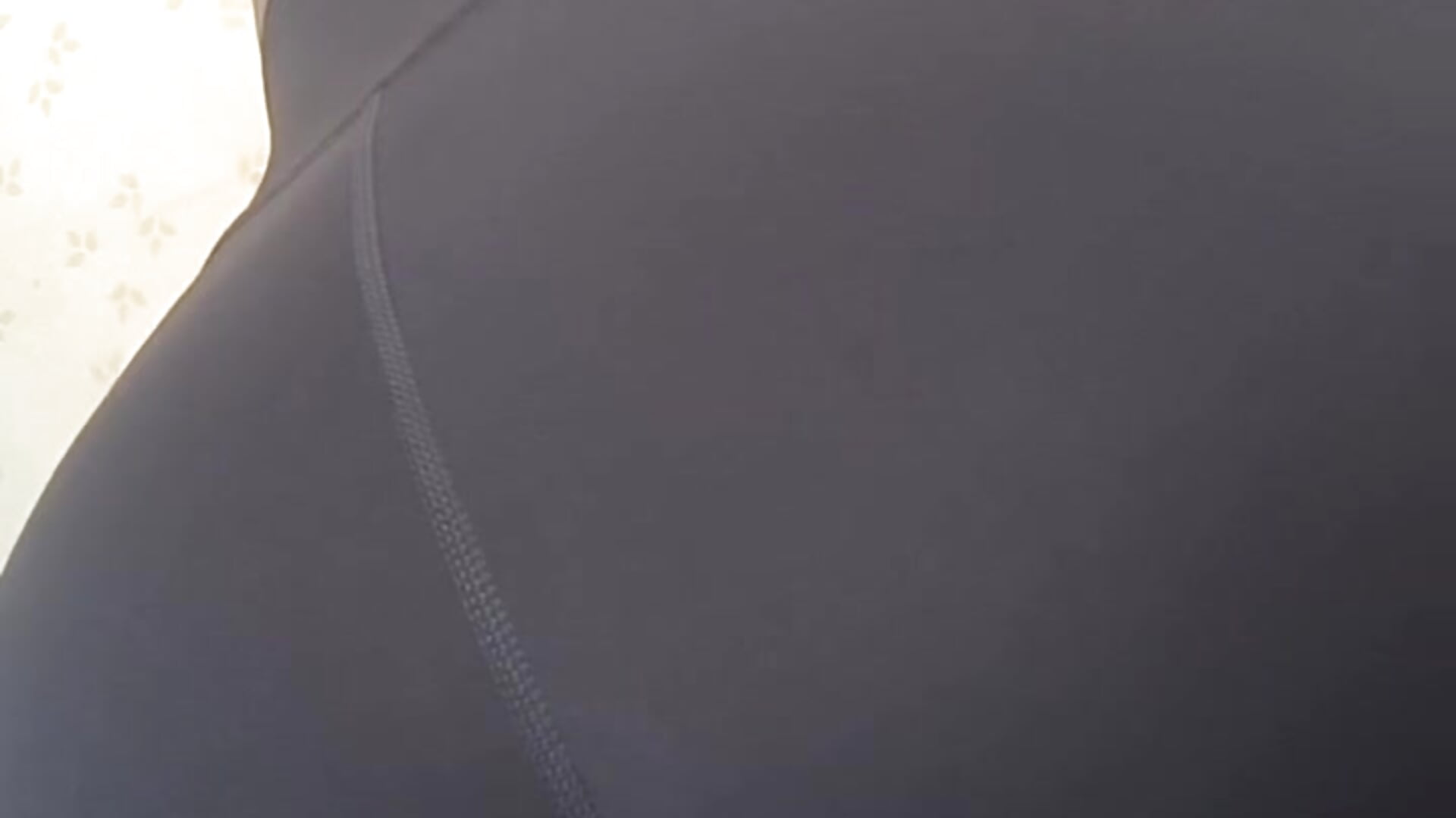 my ass in sexy gray leggings - video od modelky/modela Lyssan_XO