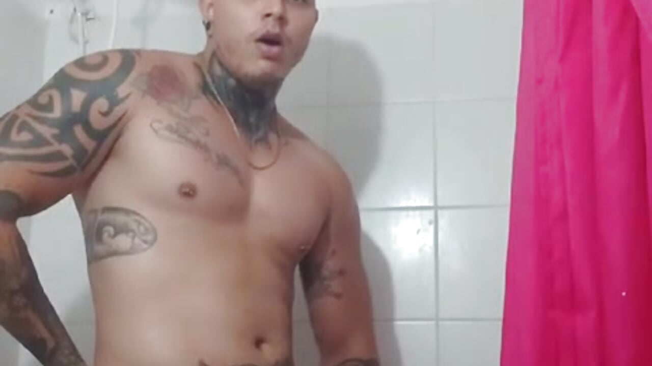 Big cum in showe - video miller_g95 kameramallilta