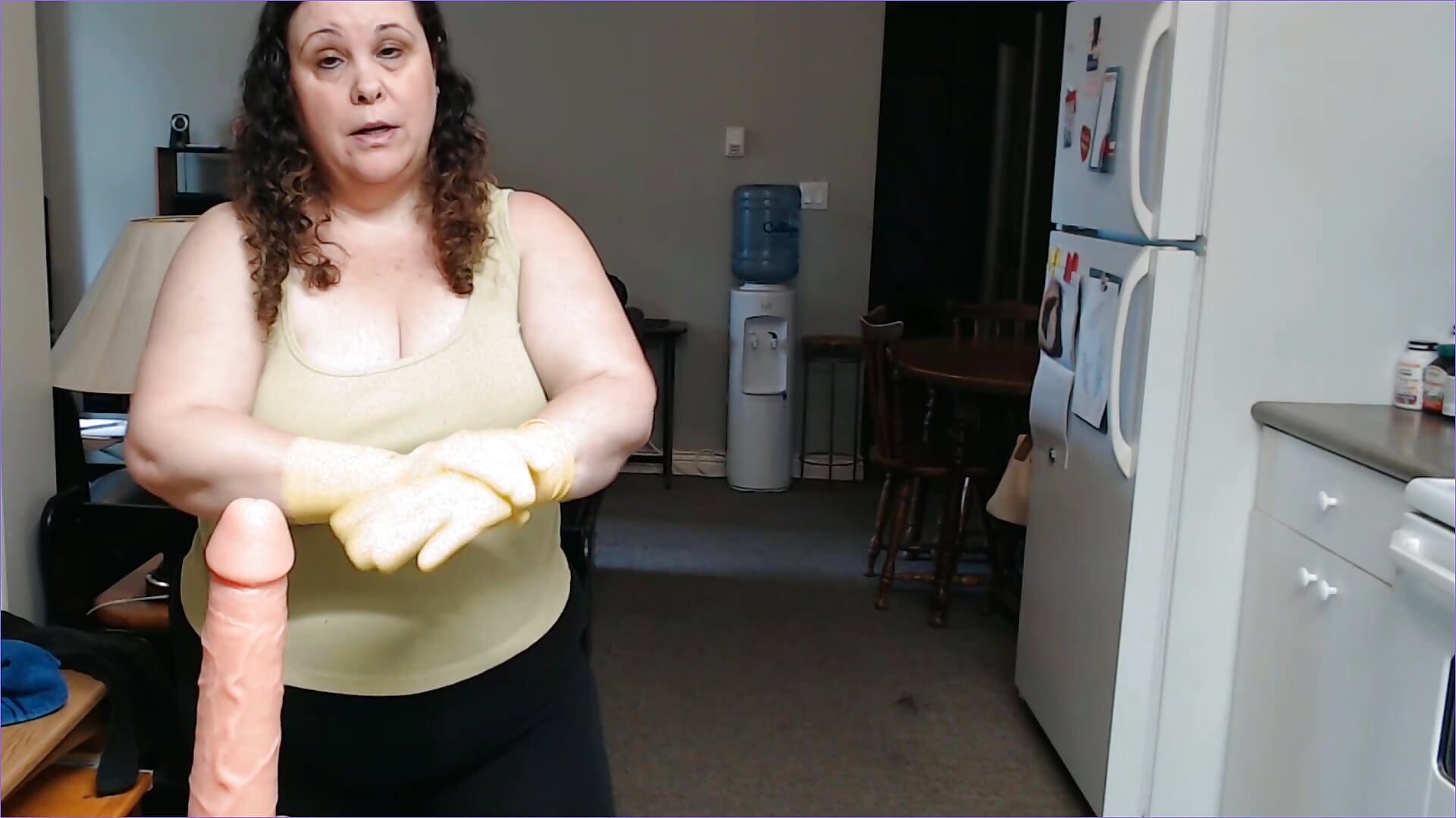 BBW Makes Sons BF Cum With Kitchen Gloves and Sponges – video af Juicy_Julie469 cam-model