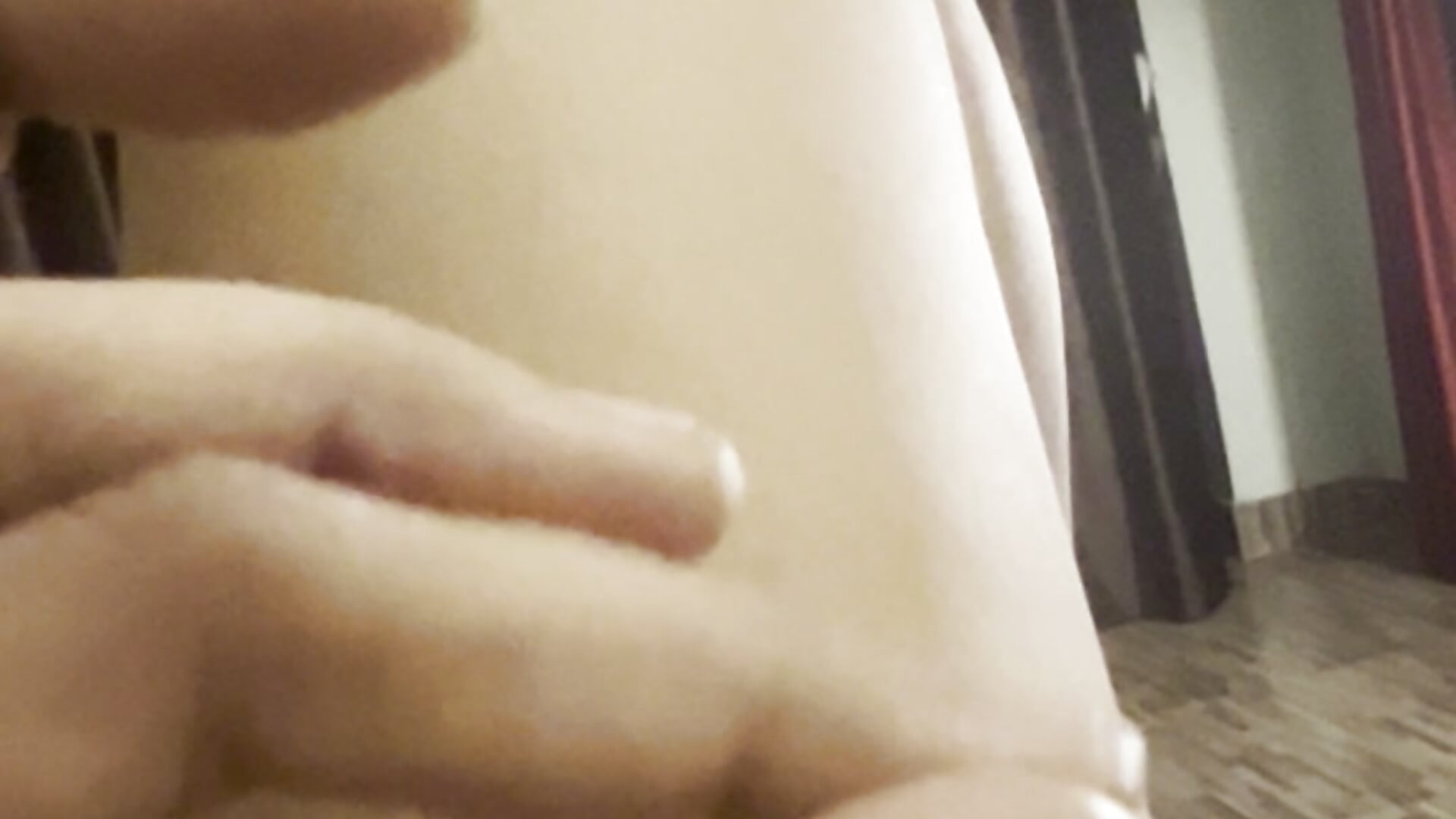 lick my fingers – video af Laaylllaa cam-model