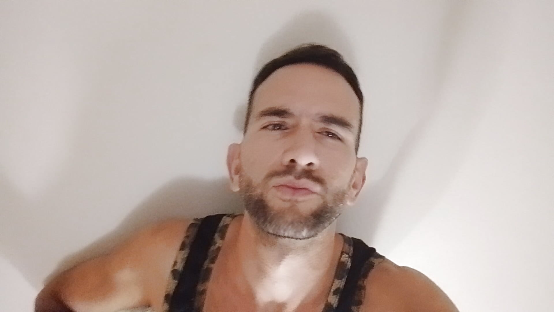 4404 - video by GotHufeCockSexyGuy cam model