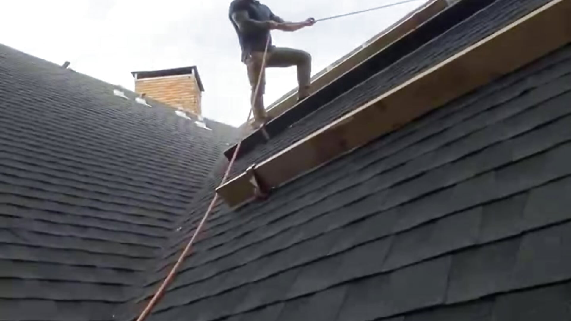 roofing — filmik mr_tatyum, modela(-lki) na kamerkach