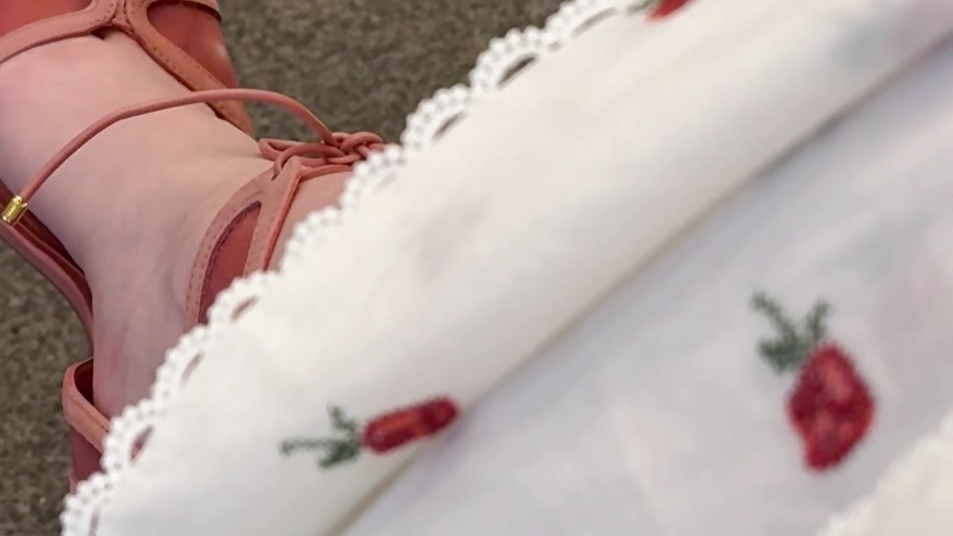 Pés 😈🔥quem gosta de salto alto ? – video od webkamerové modelky Lady_LauraRose