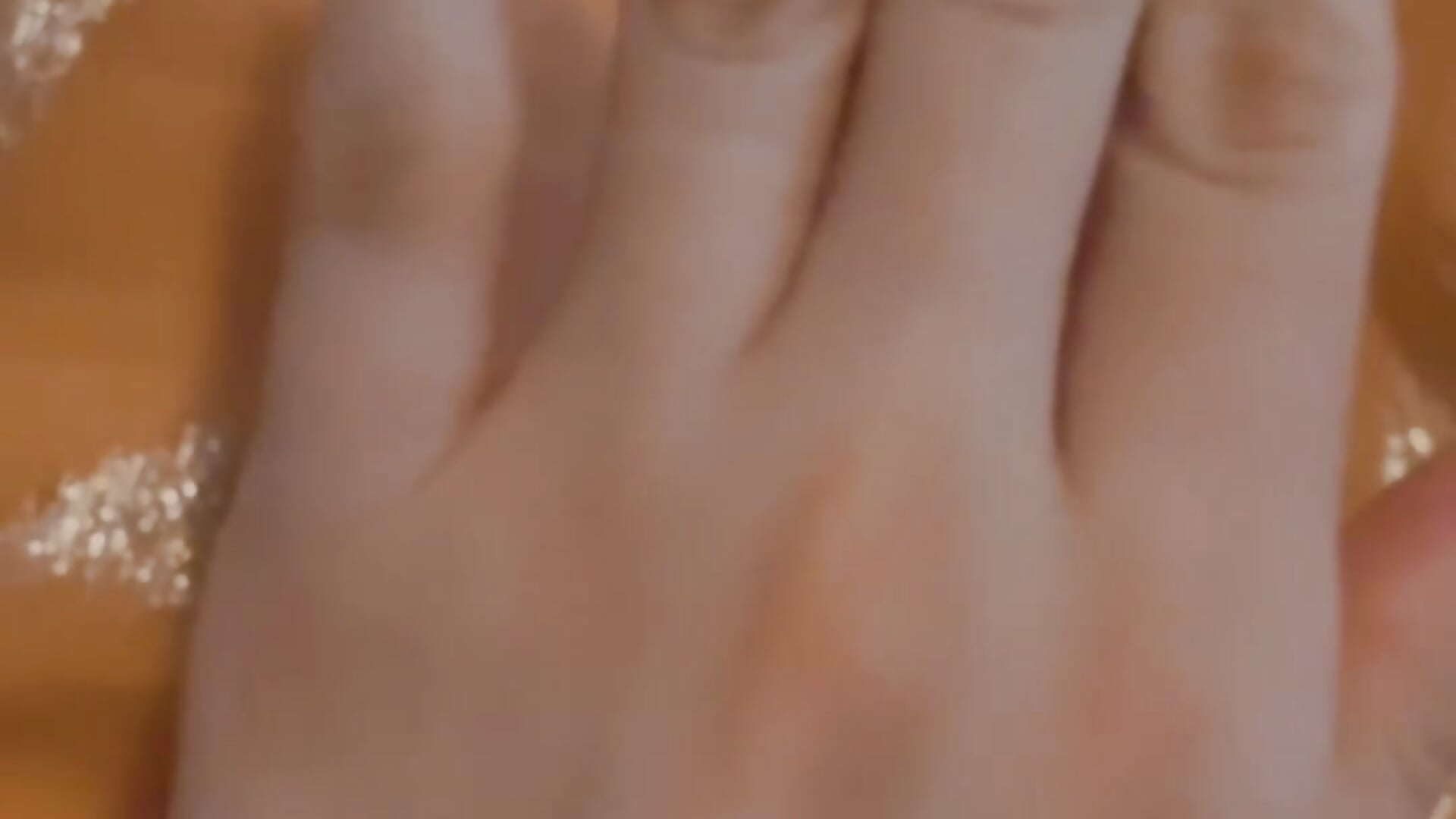 Amo unhas vermelhas ! – video od webkamerové modelky Lady_LauraRose