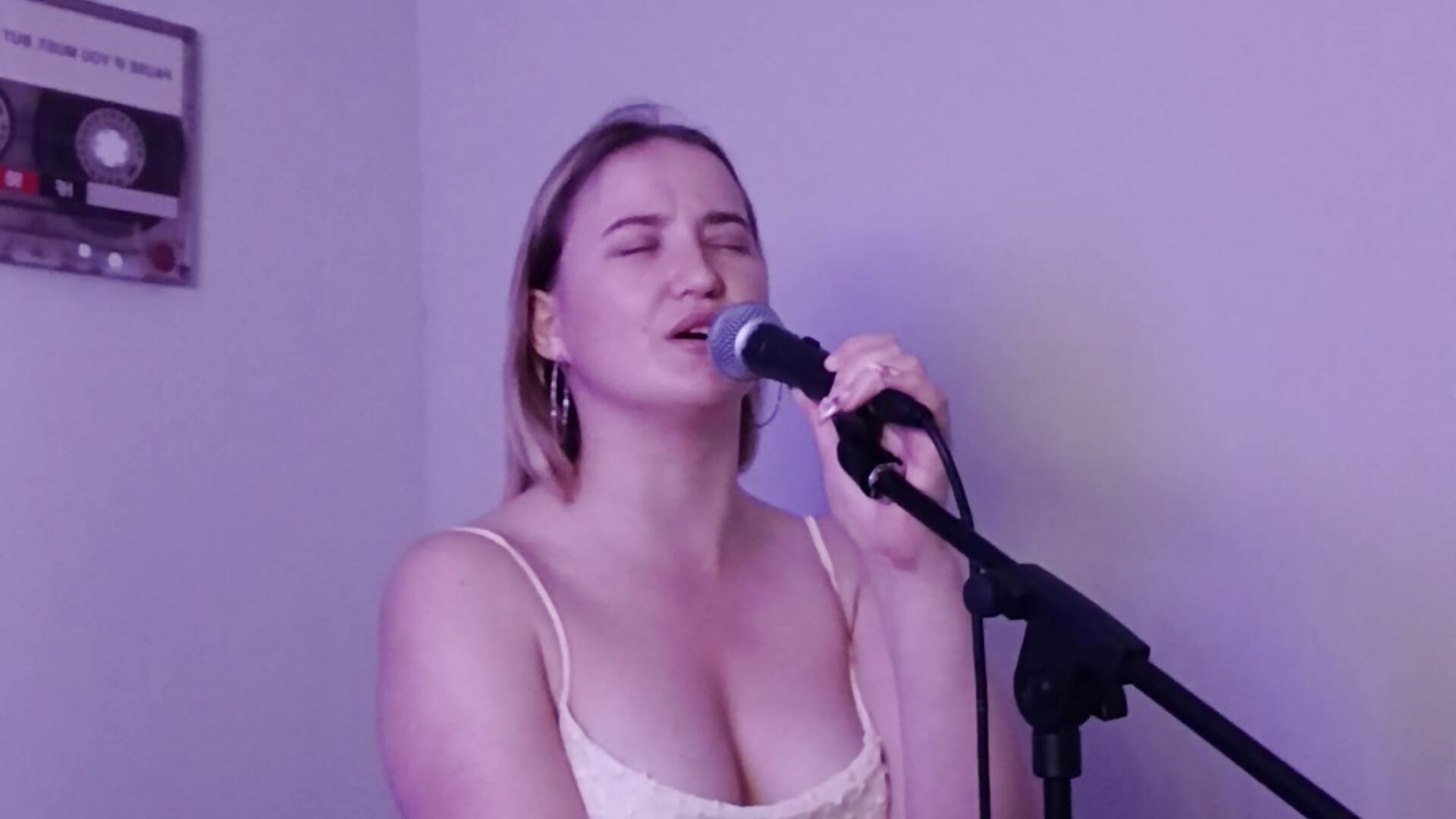 A voice that touches the soul - video od modelky/modela SofieBloom