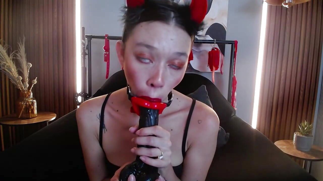 Today I am a little devil who wants to eat your entire cock. 😈 - video by Doll4anall cam model