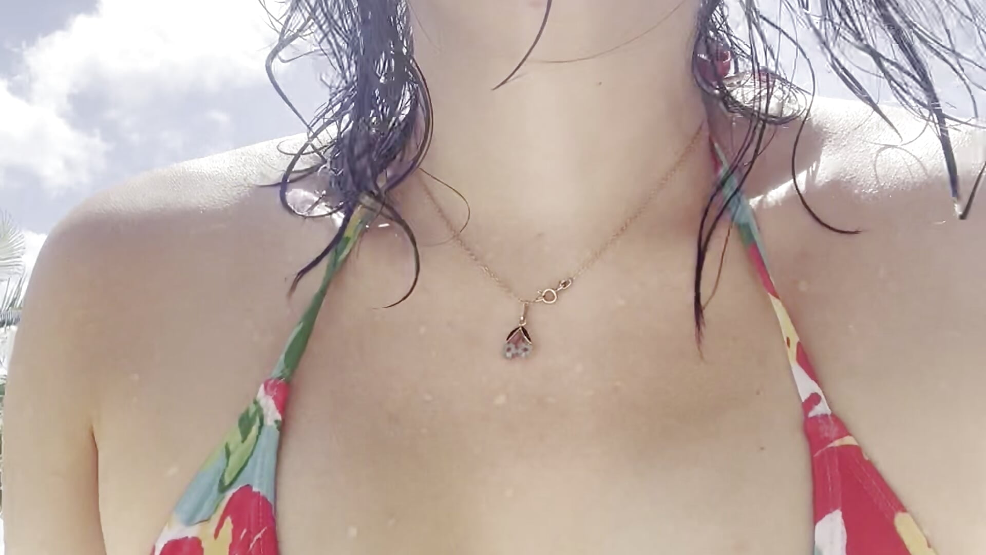 admire me in the pool - video by arpylmae cam model