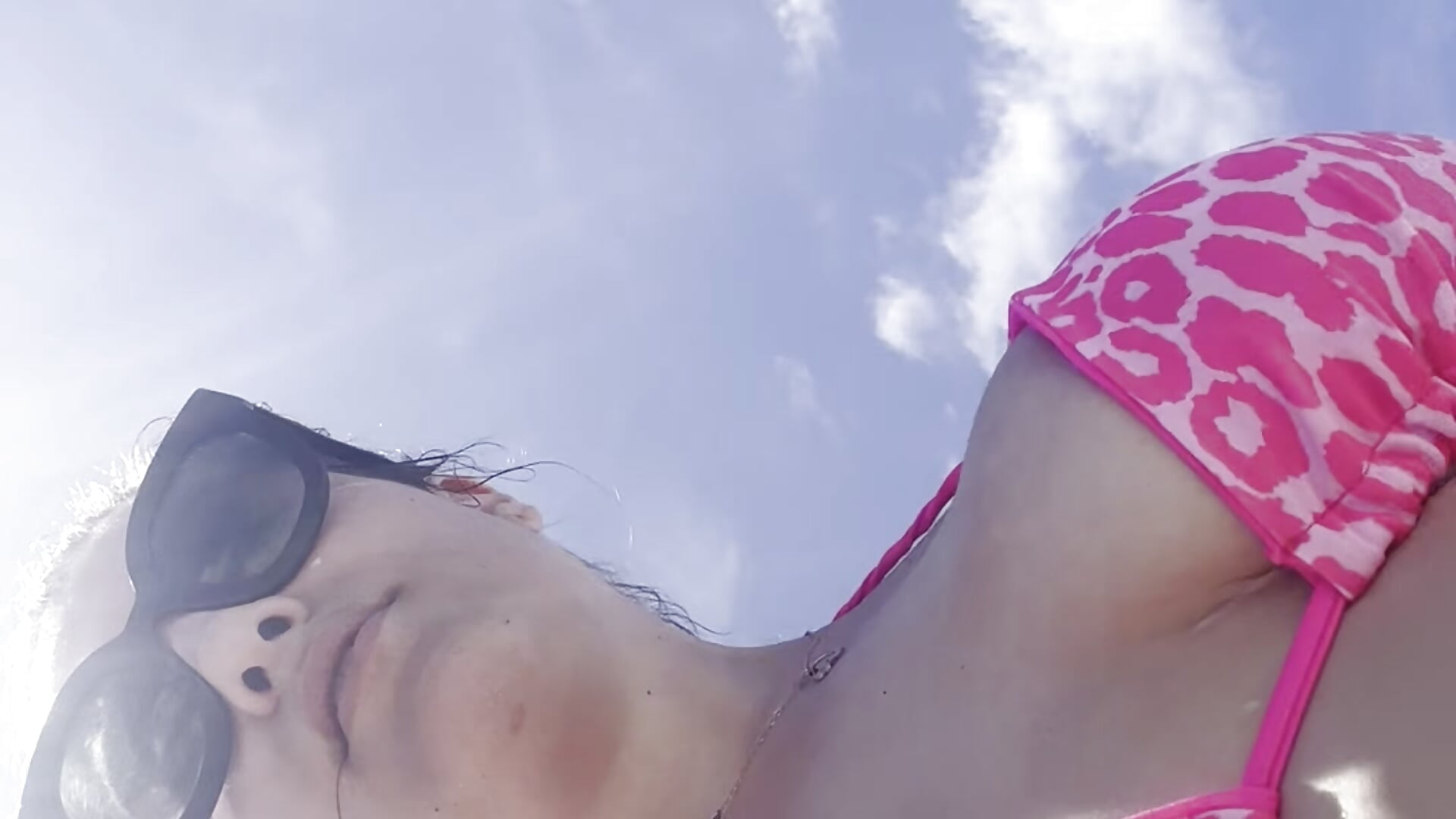 JIGGLE JIGGLE BEACH CHEETAH GIRL - video by arpylmae cam model