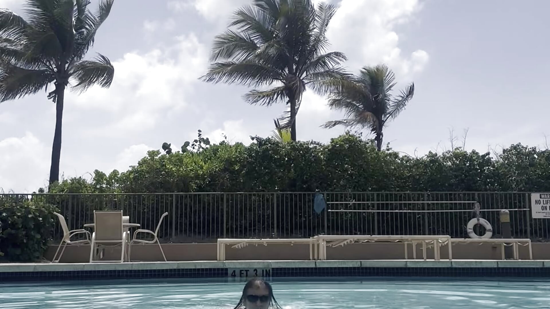 just keep swimming - video by arpylmae cam model