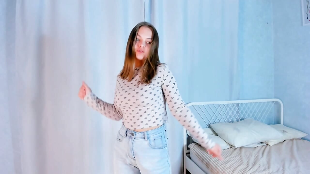 Cute - video by AraHarwick cam model