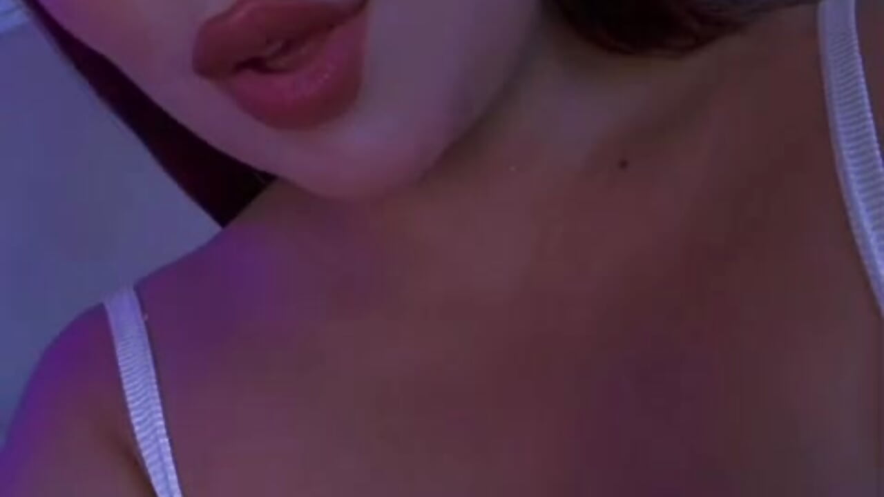 My body is all yours - video by ZoeBenneti cam model