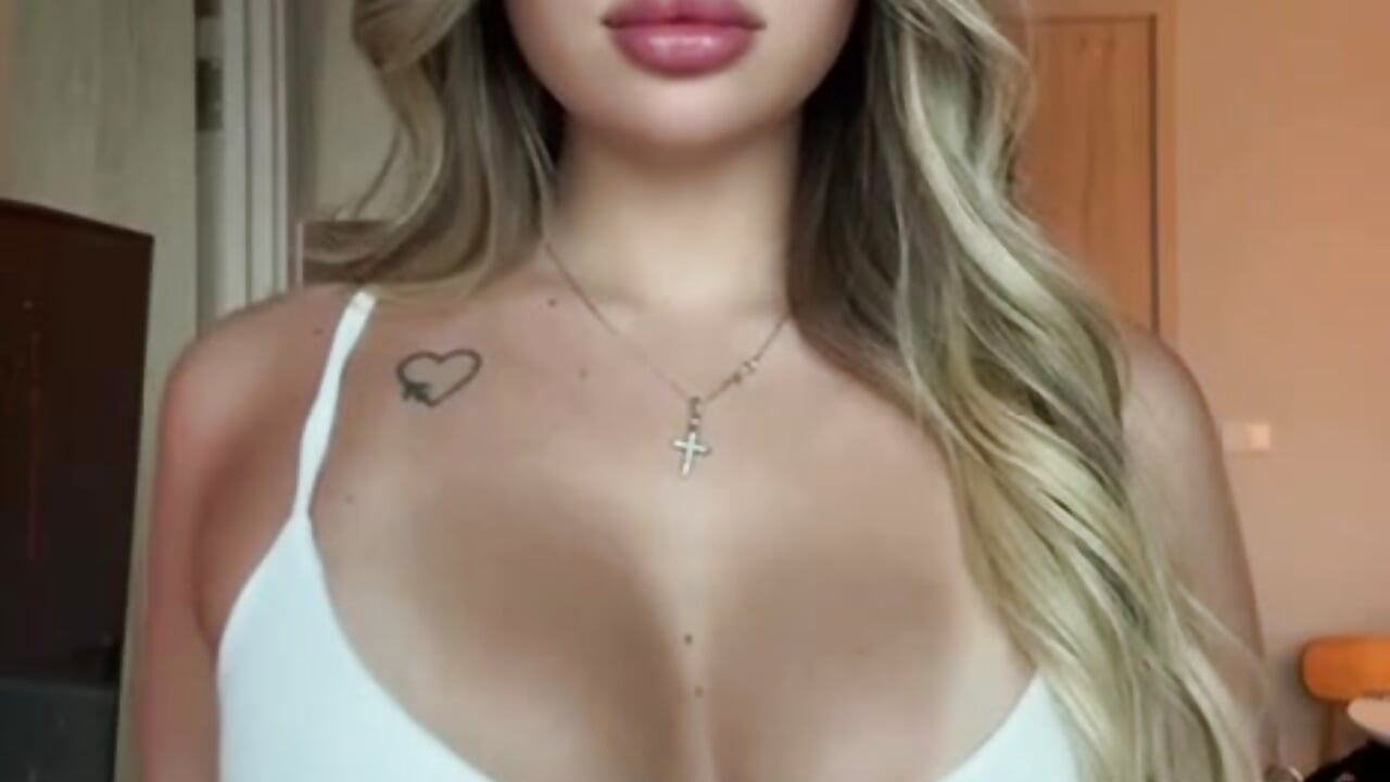 Just to tease you all - video by Alexiaxx_ cam model