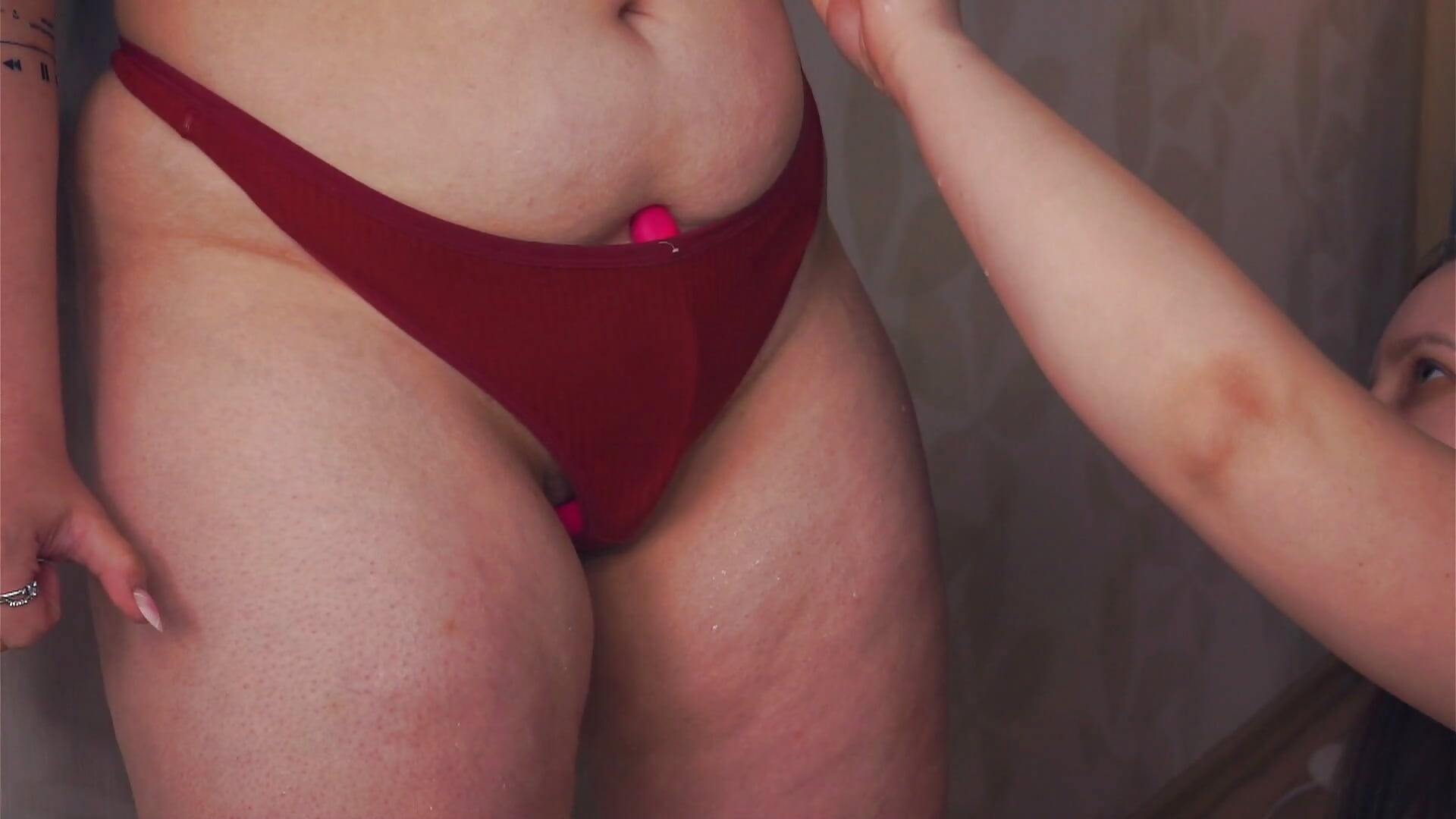 Gooseflesh from the touch of ice - video by ChelseaEmbertona cam model