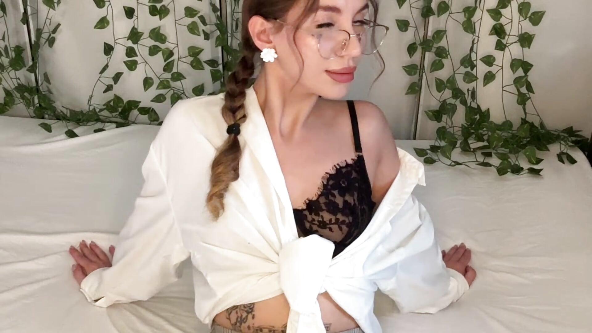 Feel my vibe😏💋 - video by Rebel_Angel_ cam model