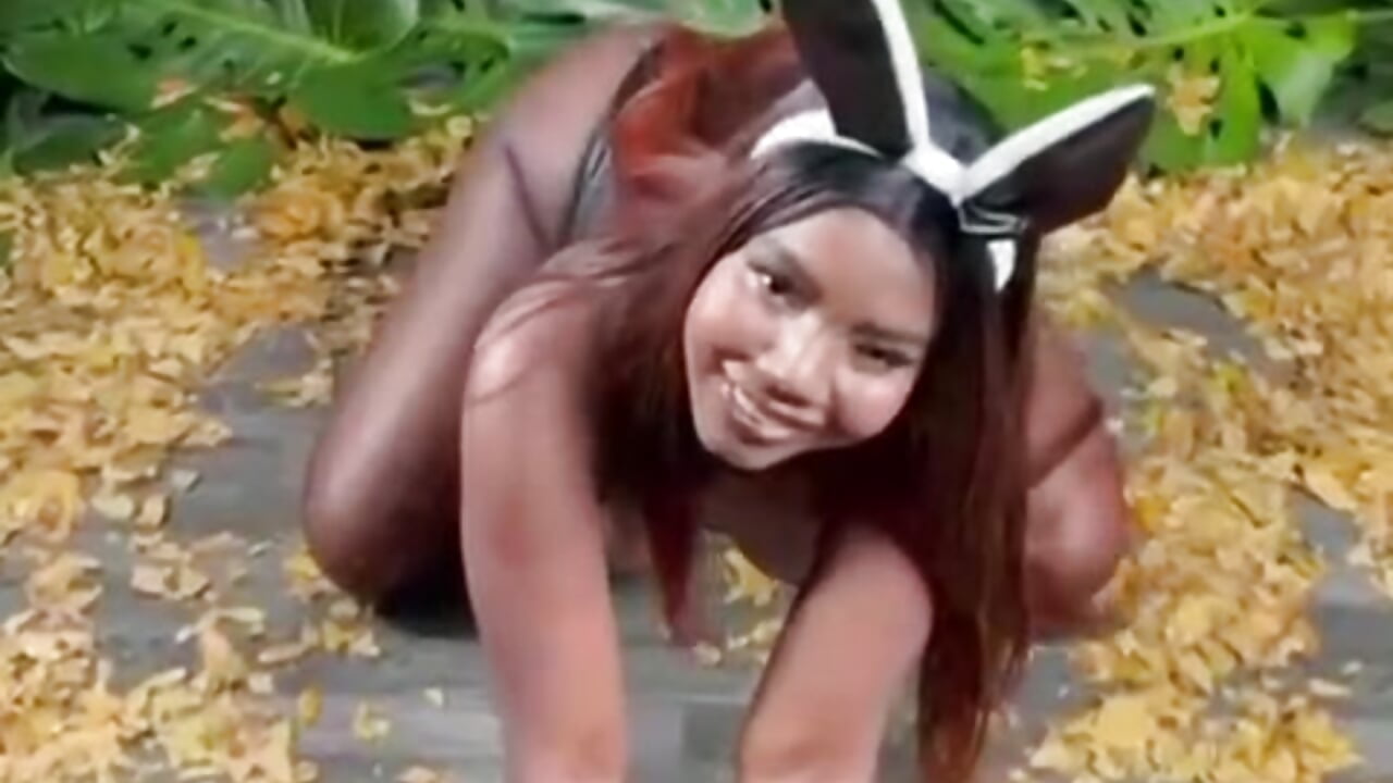 your sexy easter bunny! – video af Eva_Johnss cam-model