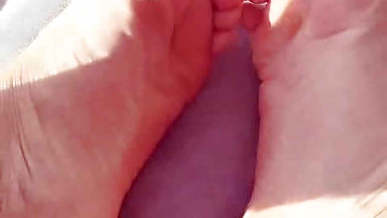 little sun for my feet 🌅👣 - video by Heraa_Piett cam model