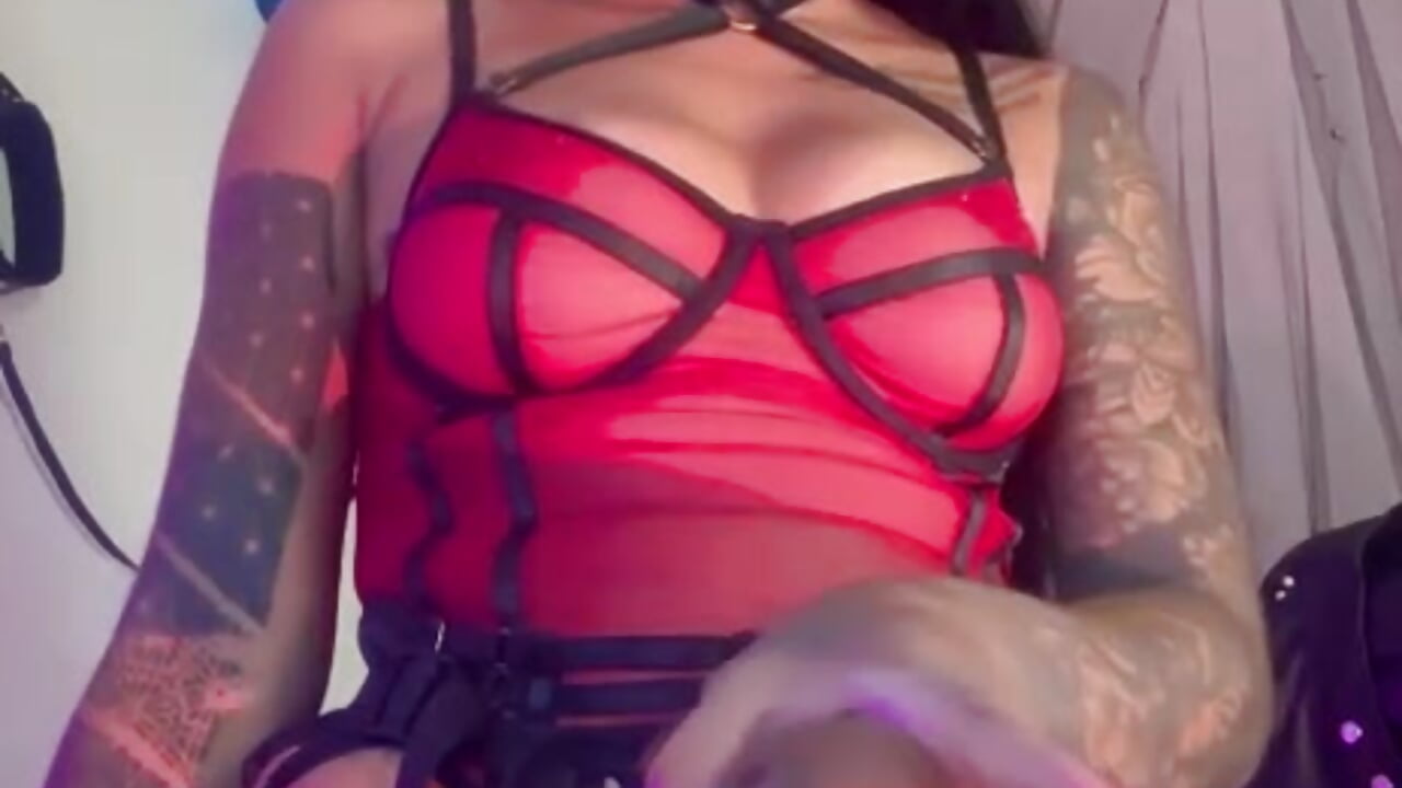 Show me your surrender bitch! - video by deborah_tatto cam model