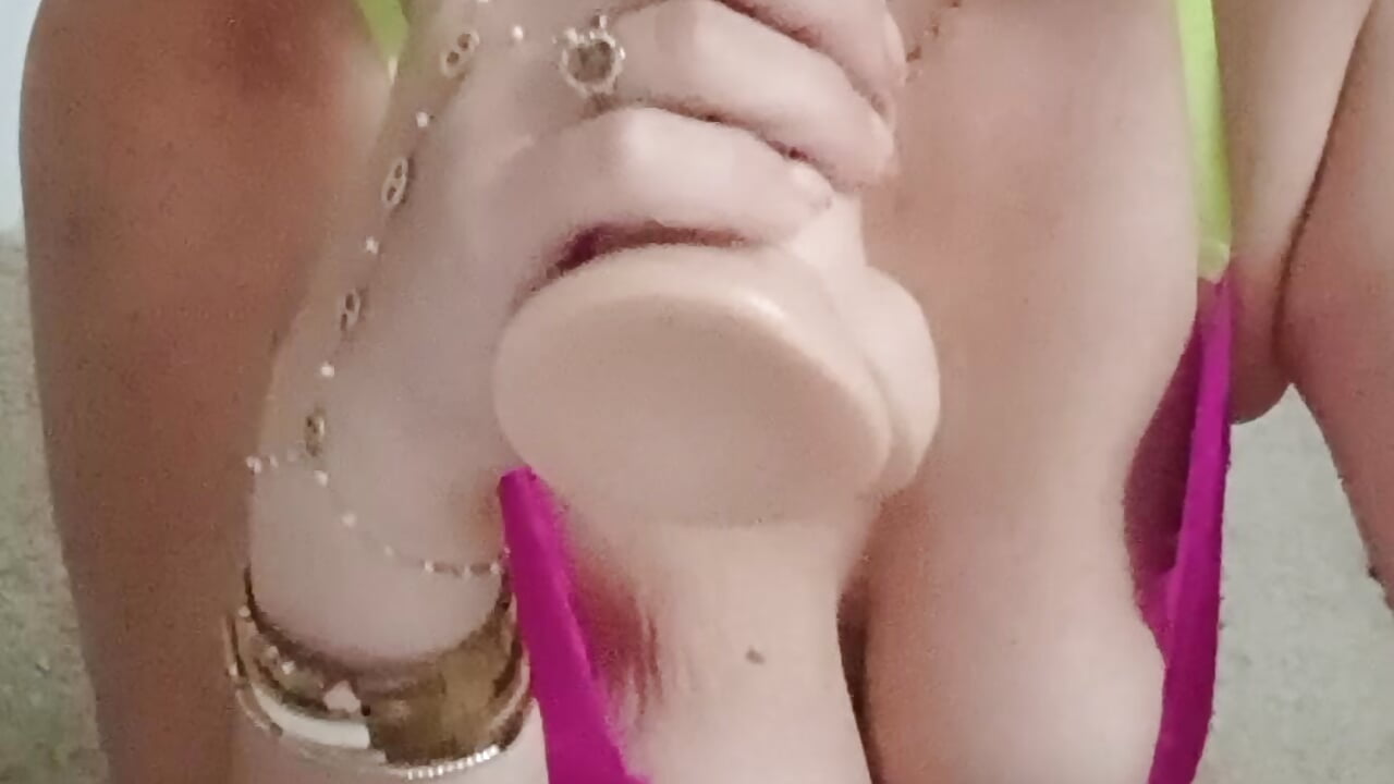 Un petit moment solo - video di caro252 modella di cam