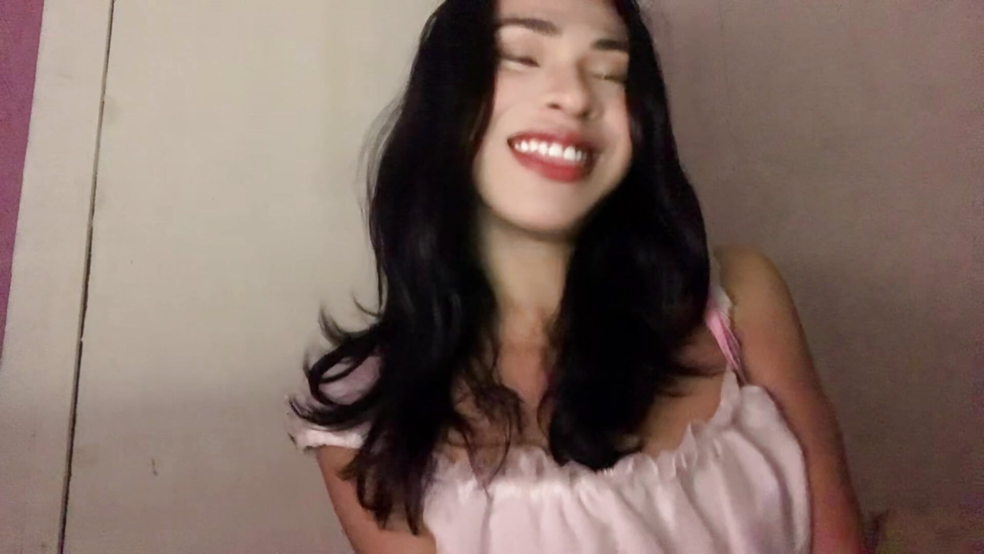 Sexy Lips 👄 - video by Annaloula cam model