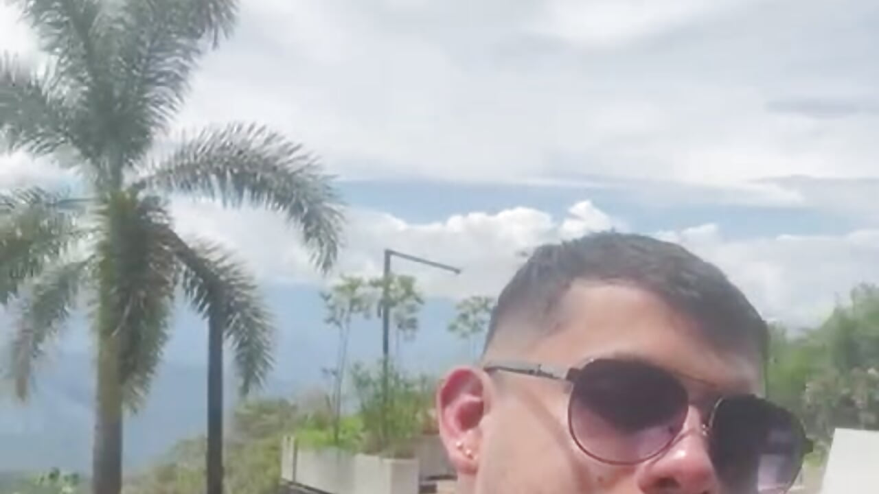 Enjoy the View - vidéo du modèle de showcams Dimitri_Bass