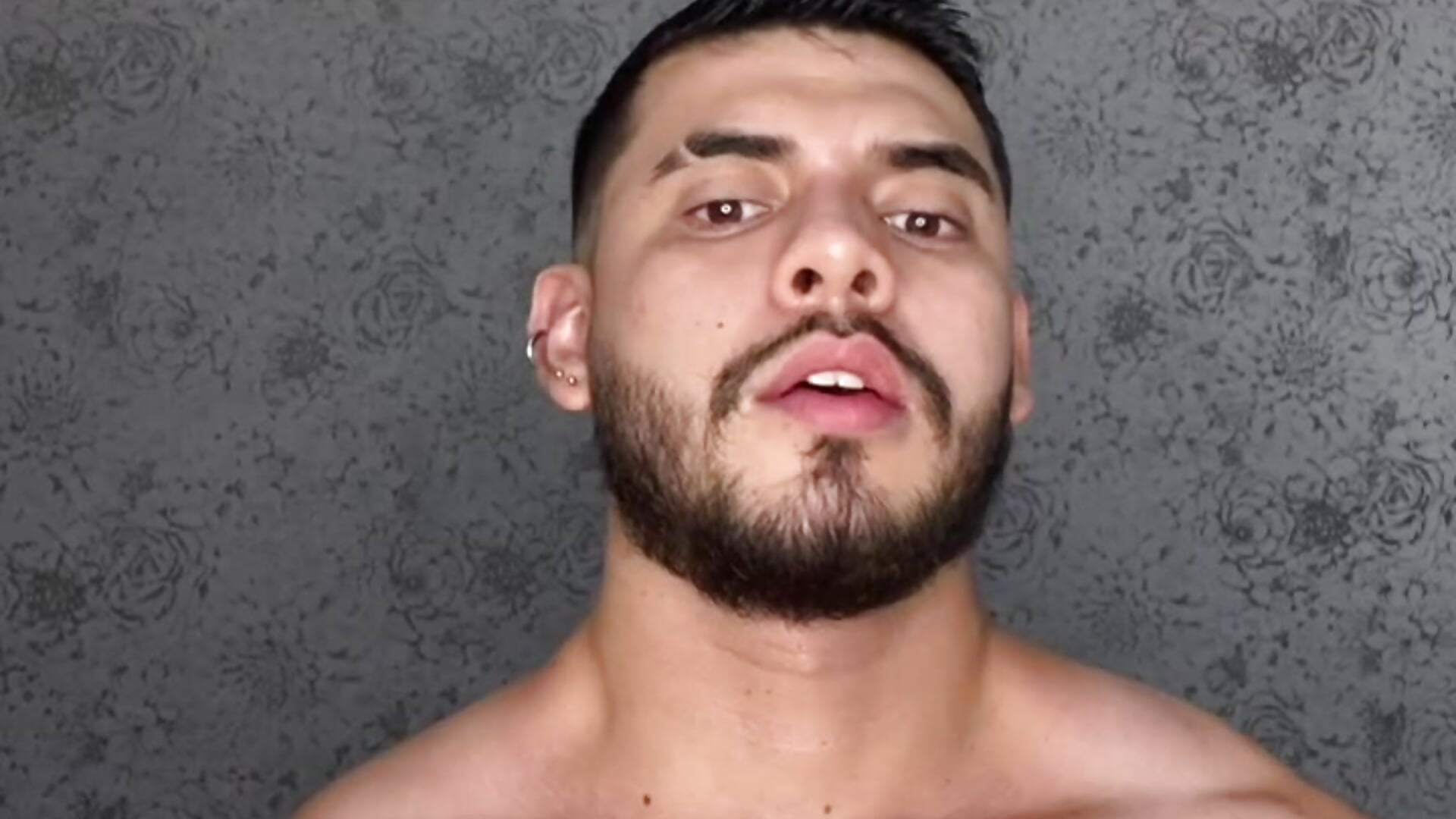 An explosion of desire – video modela na kameri Dimitri_Bass