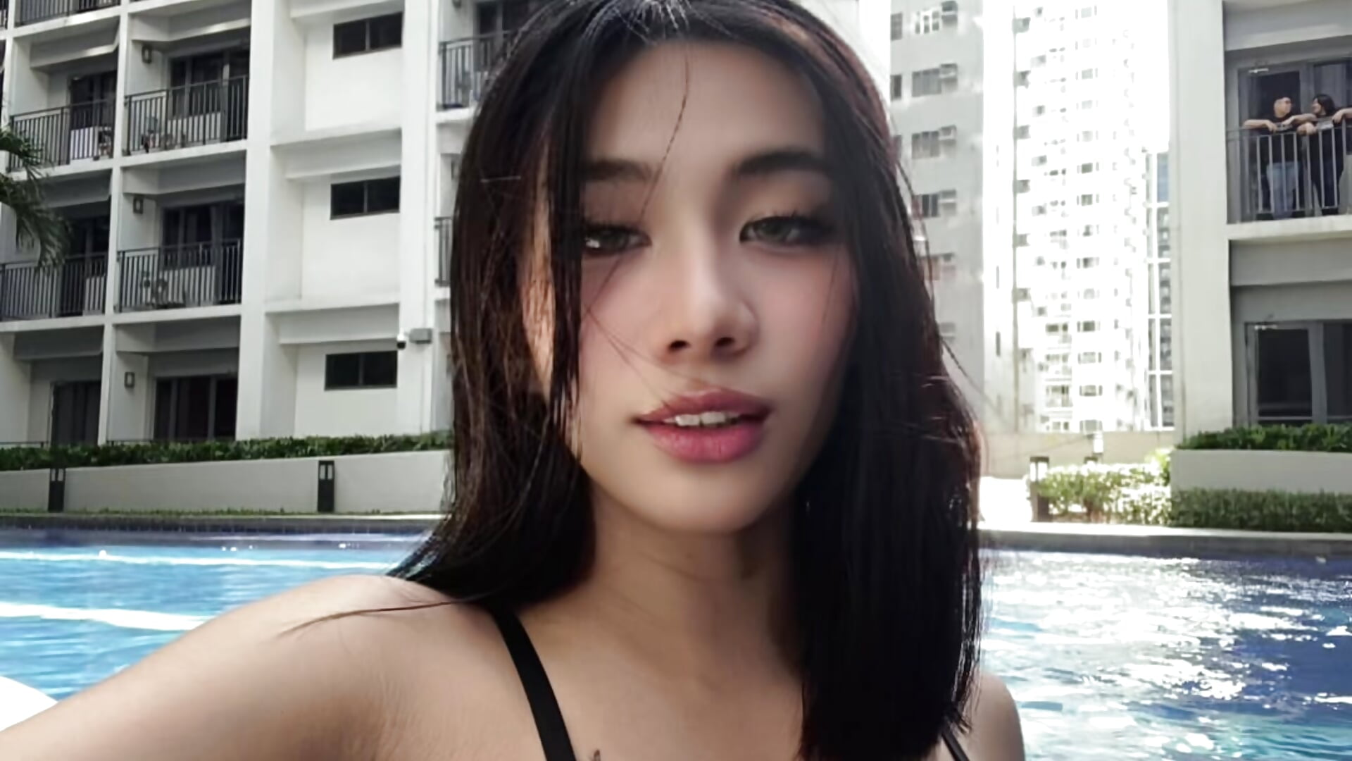 MEET ME IN POOL - lucypearl_xxx 캠 모델의 동영상