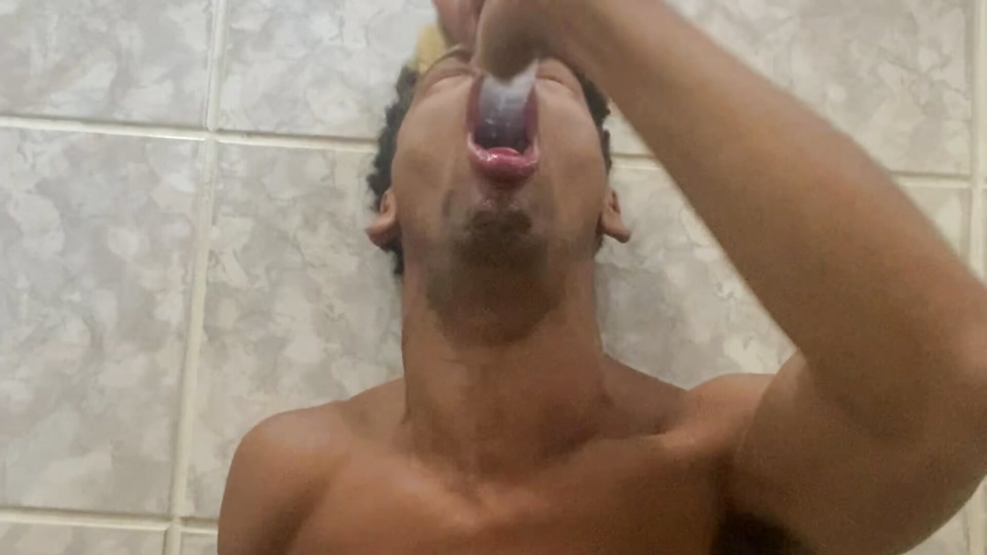 Gagging with my cock - Video von passivoputonego Cam-Model