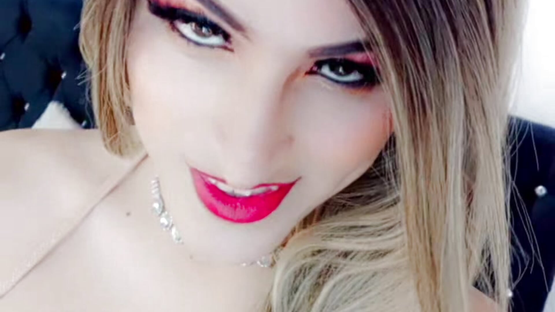 Yummy yummy - video by Yareth_Rouss_ cam model