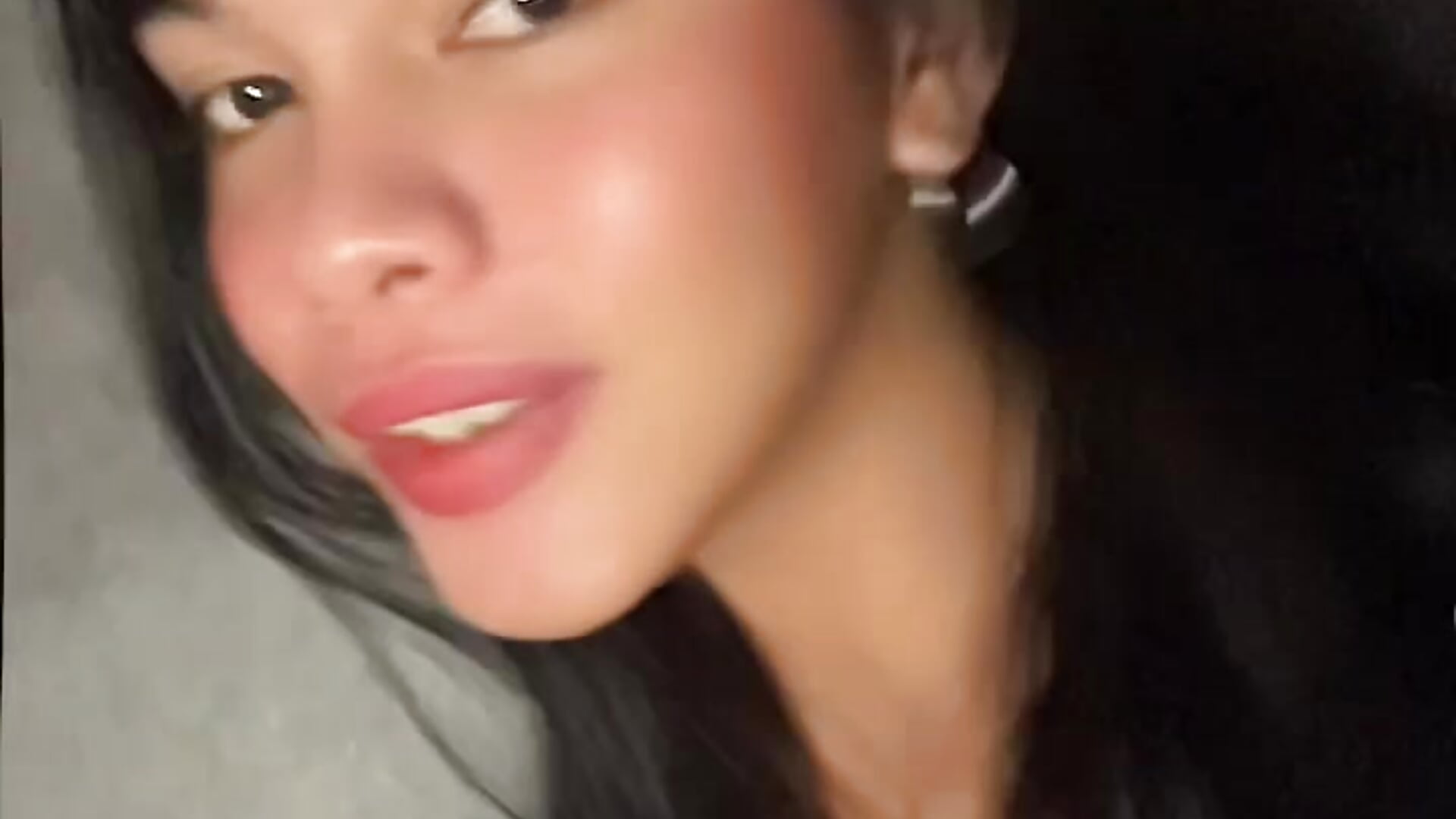 🤗💖 - video by Queenn_xx cam model