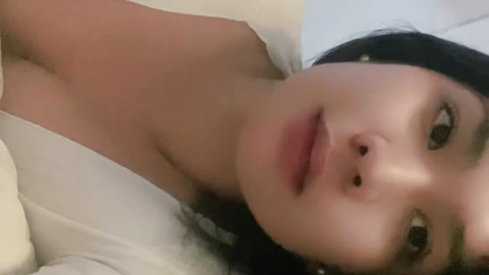3a018220c53e48bdbbe38820b2e5bae9 - video oleh HollyTrinity kamera model