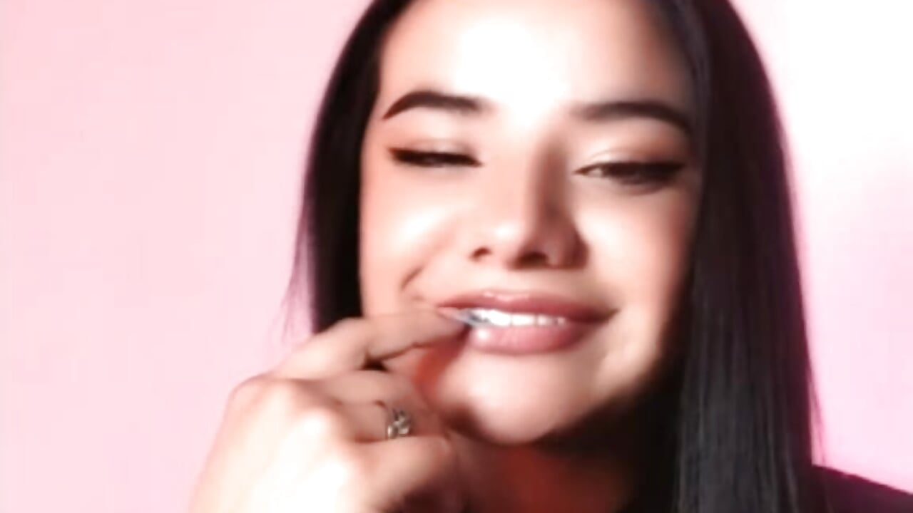 Un poco más de mi 😋❤️💞🍀 – video modela na kameri Shophie_thoopson