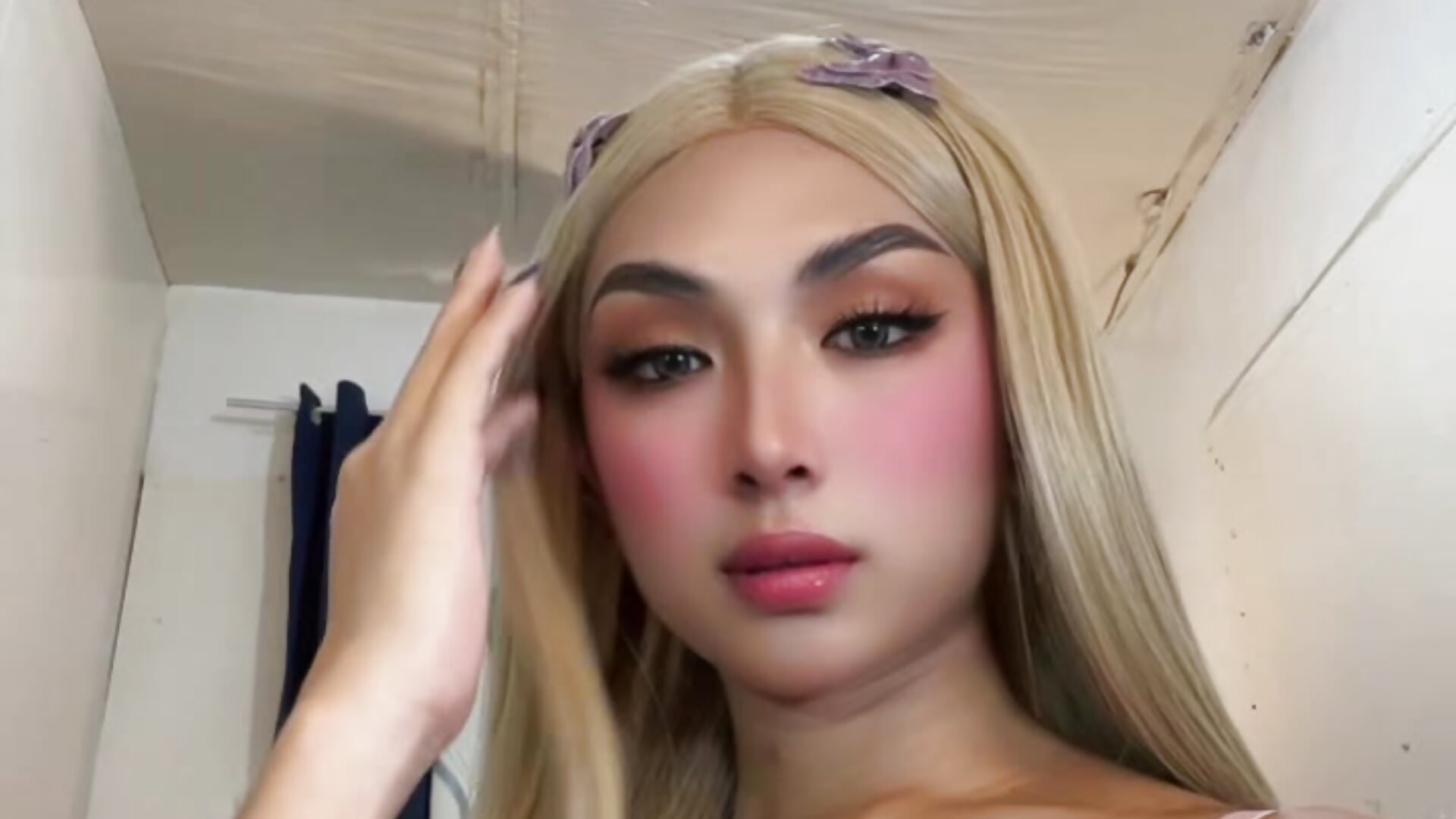 0c5632adc7cd40378fd2371667b74f1d - video by Goddess_Isabel cam model