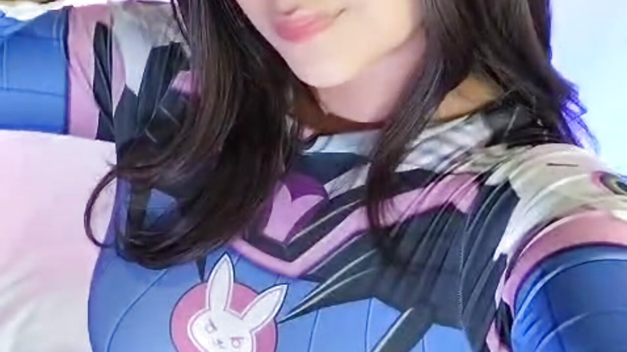 Overwatch 🎮 - video by hinnata_lovely cam model