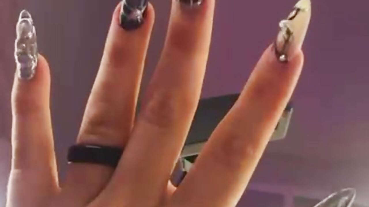 MY NEW PAWS HAHAHAH NAILS xoxo