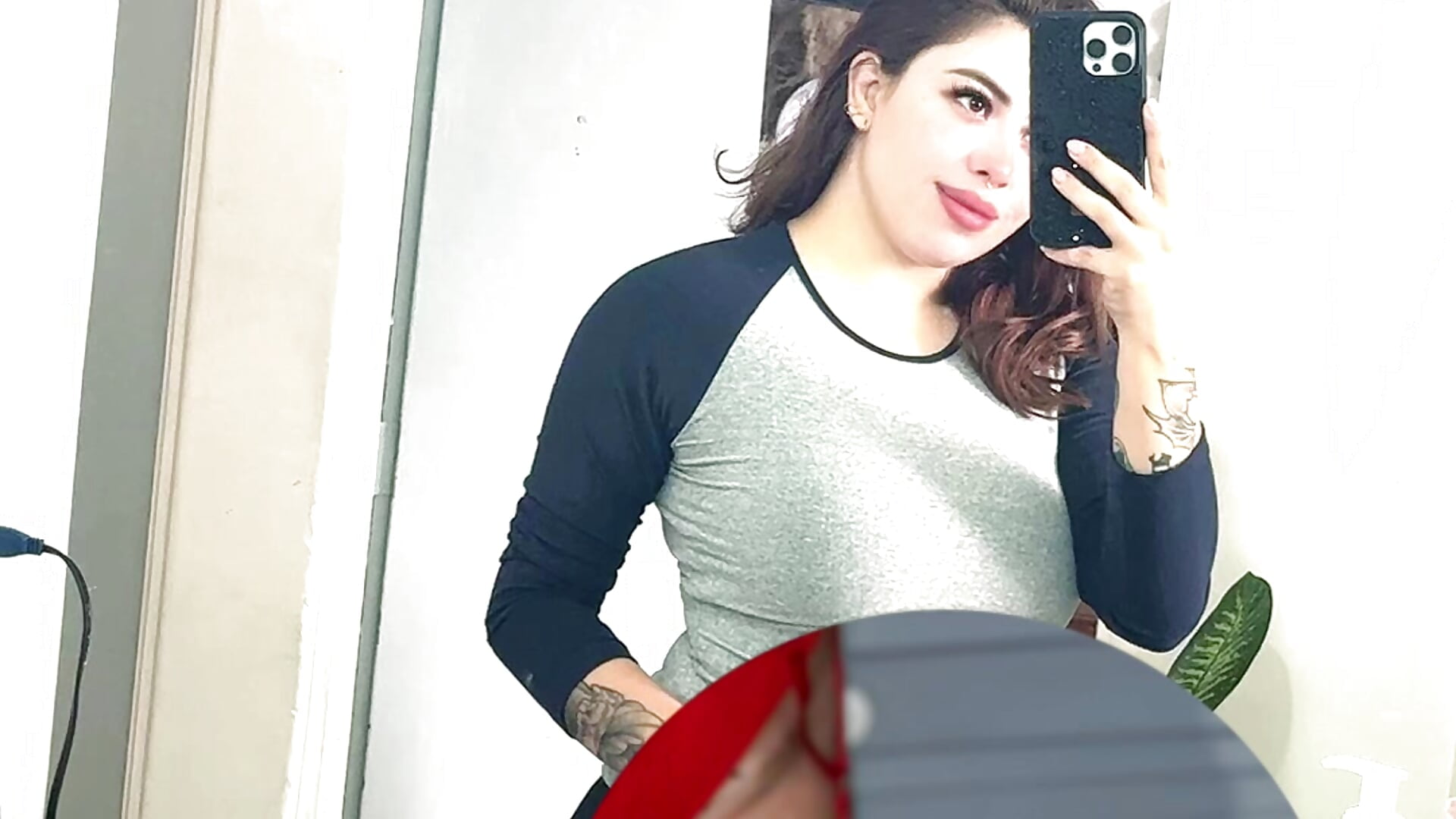 Lo que escondo 🥵 - video by Draculona-666 cam model